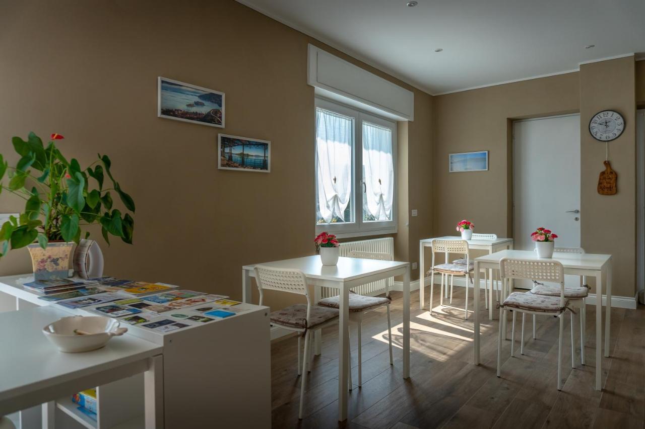 La Rosa Tra I Laghi B&B Meina Eksteriør billede