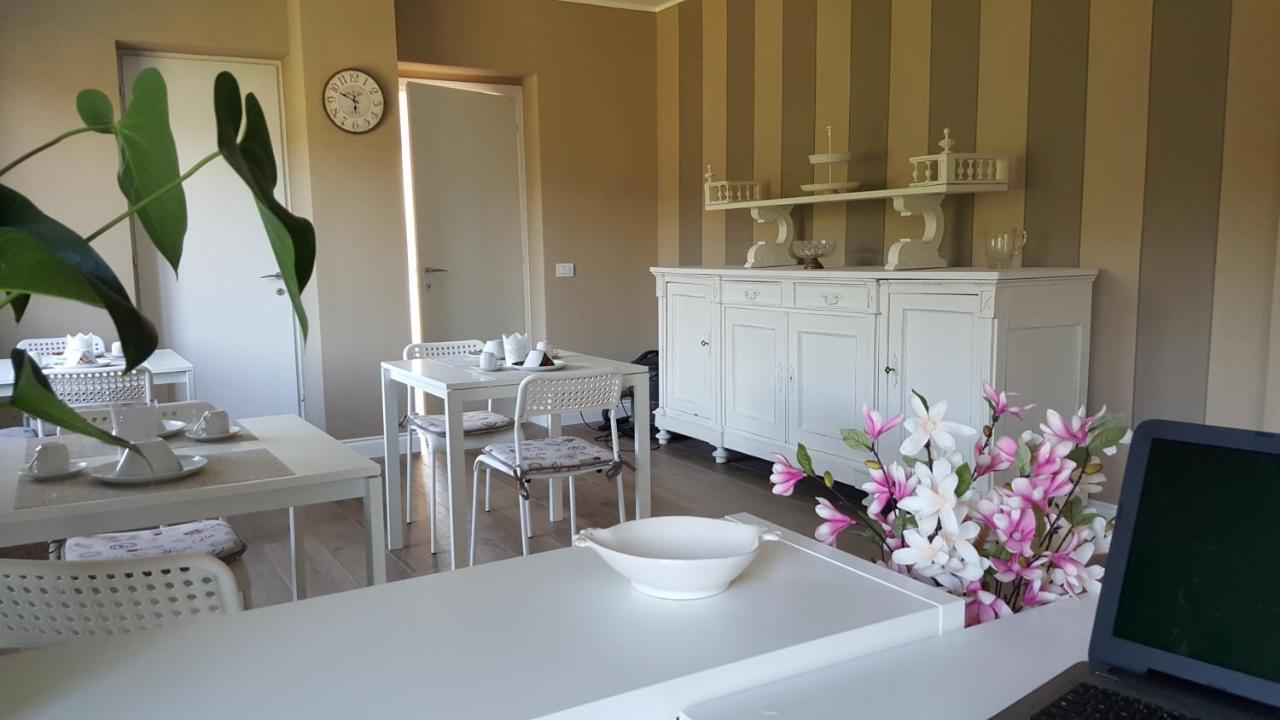La Rosa Tra I Laghi B&B Meina Eksteriør billede