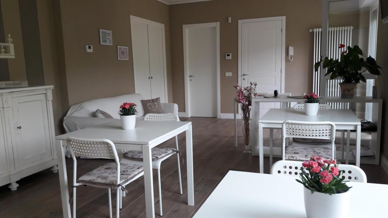 La Rosa Tra I Laghi B&B Meina Eksteriør billede