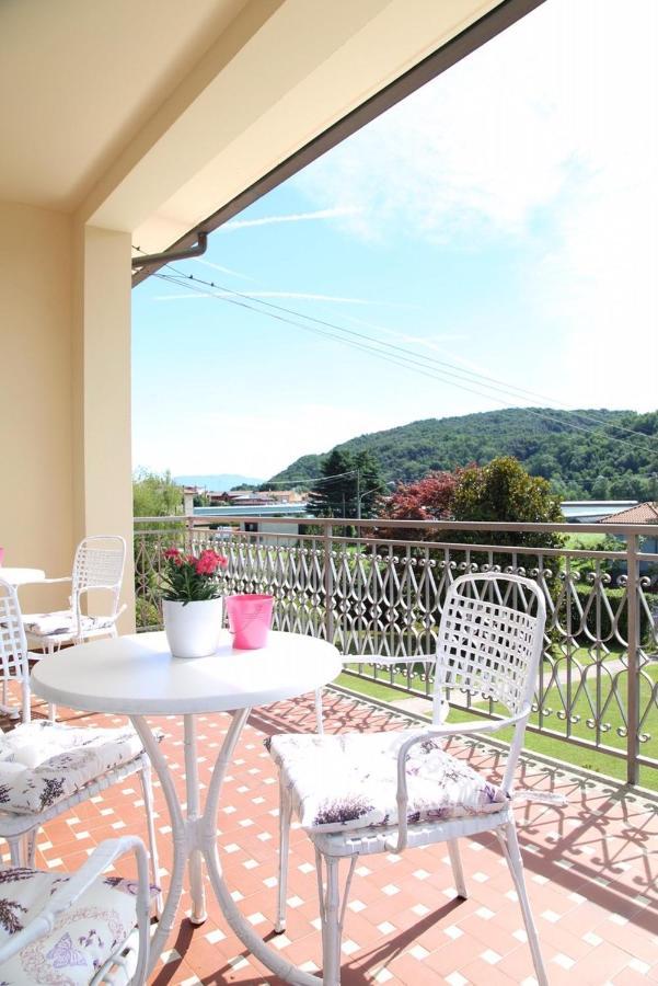 La Rosa Tra I Laghi B&B Meina Eksteriør billede