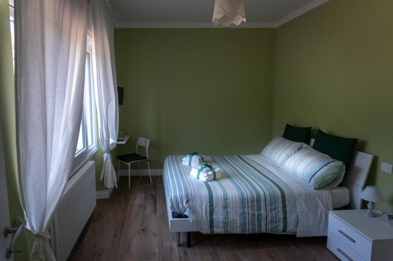 La Rosa Tra I Laghi B&B Meina Eksteriør billede