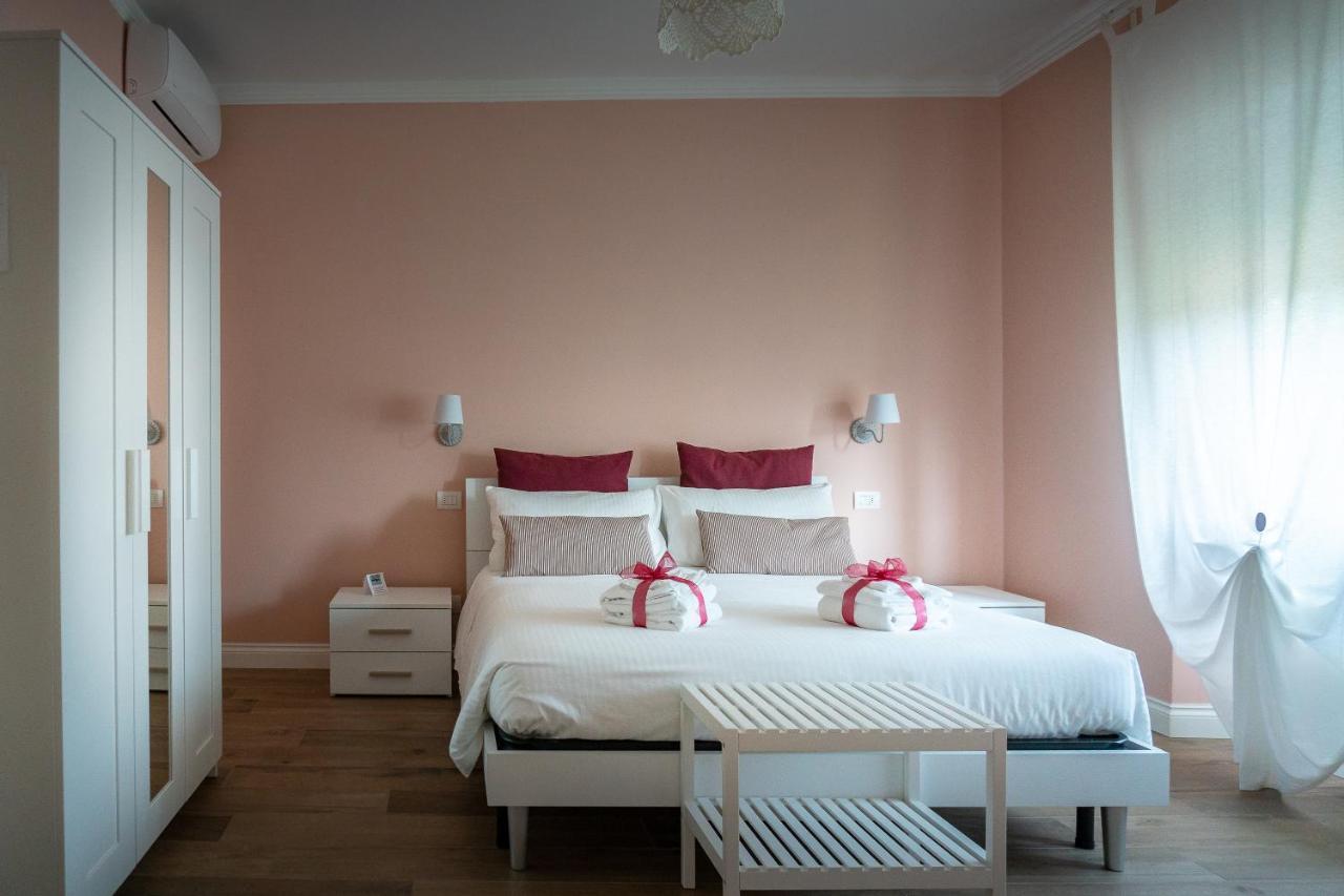 La Rosa Tra I Laghi B&B Meina Eksteriør billede