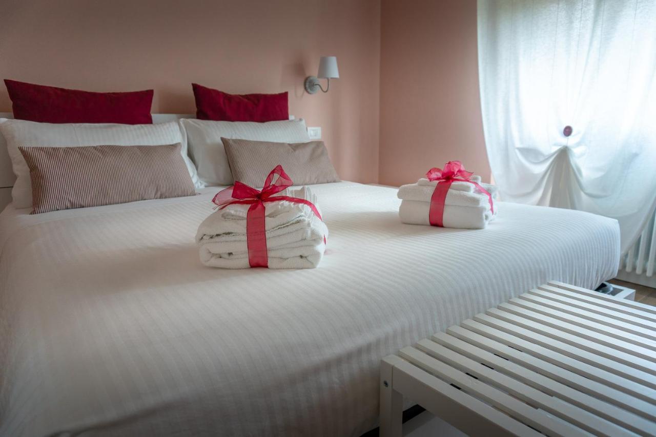 La Rosa Tra I Laghi B&B Meina Eksteriør billede